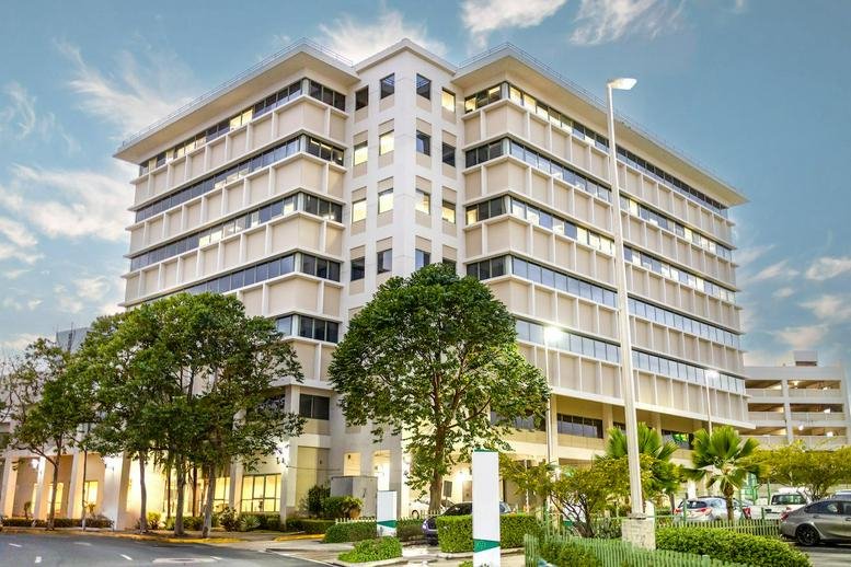 Exterior de San Patricio Office Center en Guaynabo